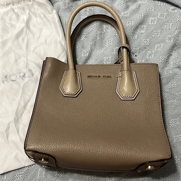 MICHAEL KORS PURSE 👜 - Picture 1 of 5